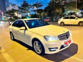 Xe Mercedes C 300 AMG 2012, màu trắng, giá chỉ 589 triệu