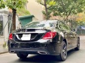 Cần bán gấp Mercedes C300 AMG đen nội thất đỏ, năm sản xuất 2016