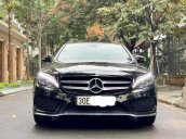 Cần bán gấp Mercedes C300 AMG đen nội thất đỏ, năm sản xuất 2016