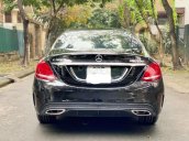 Cần bán gấp Mercedes C300 AMG đen nội thất đỏ, năm sản xuất 2016