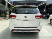 Bán Kia Sedona 2.2 DATH 2018, máy dầu bản full màu trắng xe cực đẹp bao test