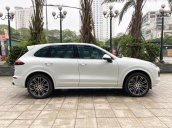 Bán nhanh giá ưu đãi chiếc Porsche Cayenne màu trắng, đời 2016