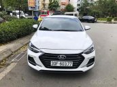 Xe Hyundai Elantra sản xuất năm 2018, màu trắng