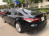 Cần bán gấp Toyota Camry 2019, màu đen, nhập khẩu còn mới