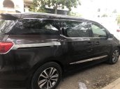 Bán Kia Sedona năm sản xuất 2018, màu đen, giá 865tr