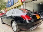 Cần bán Mercedes C class đời 2017, màu đen 