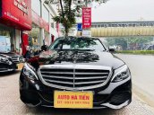 Cần bán Mercedes C class đời 2017, màu đen 