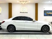 Bán Mercedes C class đời 2017, màu trắng chính chủ