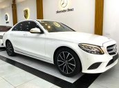 Bán Mercedes C class đời 2017, màu trắng chính chủ