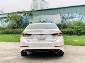 Xe Hyundai Elantra sản xuất 2017, màu trắng, giá chỉ 535 triệu