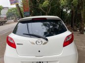 Cần bán xe Mazda 2 sản xuất năm 2011, màu trắng, giá chỉ 275 triệu