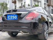 Cần bán lại xe Mercedes C class năm sản xuất 2018, màu đen còn mới