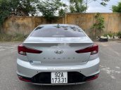 Bán xe Hyundai Elantra 2019, màu bạc, giá tốt