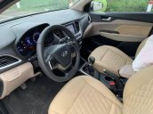 Cần bán lại xe Hyundai Accent 1.4MT sản xuất năm 2019, màu vàng còn mới