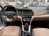 Bán xe Hyundai Elantra 2019, màu bạc, giá tốt