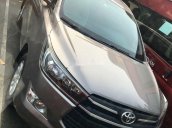 Cần bán xe Toyota Innova đời 2017, màu xám