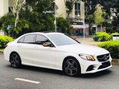 Bán Mercedes C300 AMG năm 2019, màu trắng