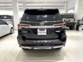 Bán xe Toyota Fortuner năm 2019, màu đen, xe đẹp, siêu lướt, mới đi 26.000km