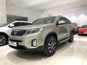 Bán xe Kia Sorento màu vàng xe đẹp, odo mới đi 8.000km, có trả góp