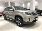 Bán xe Kia Sorento màu vàng xe đẹp, odo mới đi 8.000km, có trả góp