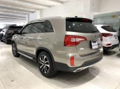 Bán xe Kia Sorento màu vàng xe đẹp, odo mới đi 8.000km, có trả góp