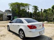 Cần bán gấp Chevrolet Cruze sản xuất 2017, màu trắng còn mới