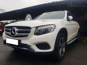 Bán xe Mercedes GLC250 4Matic sản xuất 2017, màu trắng còn mới