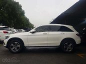 Bán xe Mercedes GLC250 4Matic sản xuất 2017, màu trắng còn mới