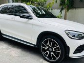 Cần bán lại chiếc Mercedes GLC300 4Matic đời 2020, giá thấp