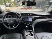 Cần bán Toyota Camry 2.5Q sản xuất 2019, màu đen, nhập khẩu còn mới