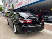 Cần bán Toyota Camry 2.5Q sản xuất 2019, màu đen, nhập khẩu còn mới