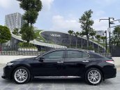 Cần bán gấp Toyota Camry 2.5Q sản xuất 2019, màu đen, xe nhập