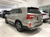 Cần bán Kia Sorento năm sản xuất 2018, màu vàng cát, còn mới