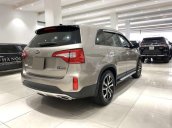 Cần bán Kia Sorento năm sản xuất 2018, màu vàng cát, còn mới