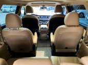 Cần bán Kia Sedona 2.2 DAT sản xuất năm 2018, màu đen còn mới