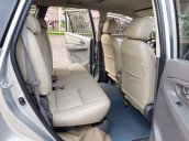 Cần bán lại xe Toyota Innova sản xuất năm 2014, màu bạc giá cạnh tranh