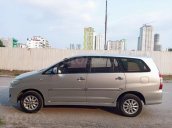 Cần bán lại xe Toyota Innova sản xuất năm 2014, màu bạc giá cạnh tranh