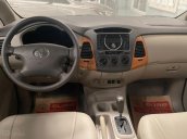 Cần bán lại xe Toyota Innova sản xuất năm 2011, màu đen 