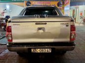 Cần bán Toyota Hilux sản xuất 2013 còn mới