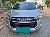 Bán xe Toyota Innova sản xuất 2017, màu bạc còn mới