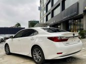 Cần bán xe Lexus ES 300h năm sản xuất 2015, màu trắng, nhập khẩu còn mới