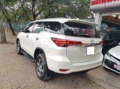 Toyota Fortuner 2.4AT số tự động màu trắng sản xuất 2019 xe tư nhân chính chủ