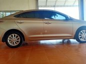 Cần bán lại xe Hyundai Accent, vàng cát, sản xuất 2018