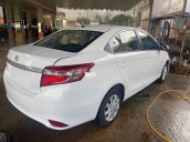 Cần bán lại xe Toyota Vios sản xuất 2015, màu trắng còn mới, giá 299tr