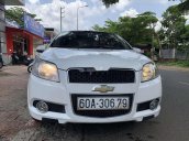 Cần bán gấp Chevrolet Aveo đời 2016, màu trắng, nhập khẩu xe gia đình