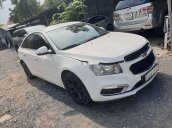 Cần bán lại xe Chevrolet Cruze LT đời 2017, màu trắng