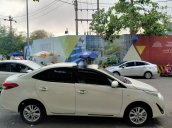 Bán xe Toyota Vios đời 2018, màu trắng xe gia đình