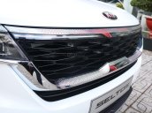 Kia Seltos 2021 Premium trắng đen giao liền, đưa trước 240 triệu nhận xe, tặng PK chính hãng Kia