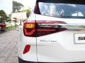 Kia Seltos 2021 Premium trắng đen giao liền, đưa trước 240 triệu nhận xe, tặng PK chính hãng Kia