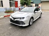 Bán Camry Trắng Ngọc Trai tháng 5 giao giảm 20 triệu